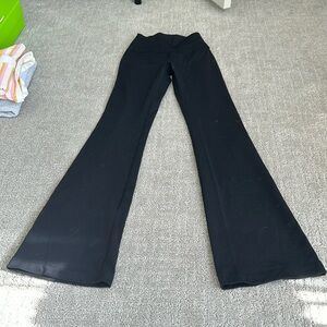 Lululemon Black Yoga Flare Size 4 - Barely Worn
